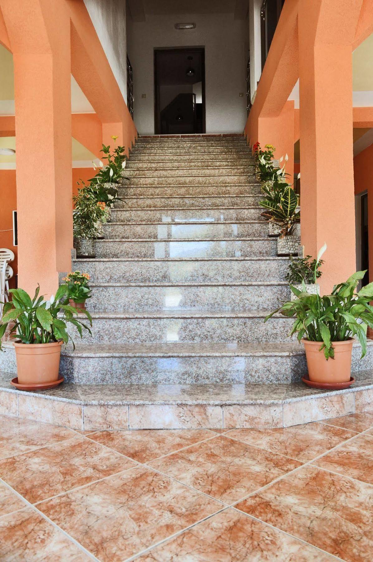 Guest House Lukac Бар Экстерьер фото
